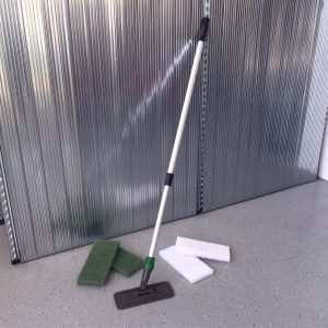 Edge cleaning device